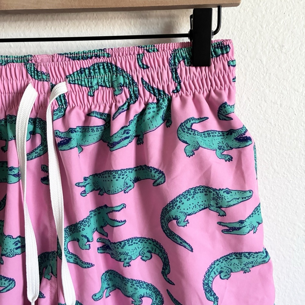 Chubbies The Glades Mesh Liner Swim Trunks Pink Alligator 5.5 Inch Mens Medium - Picture 2 of 4